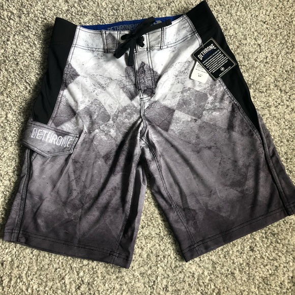 Dethrone shorts - Picture 1 of 6